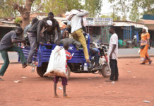Suspension des transports en commun : les tricycles ont pris le relais à Ziniaré