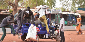 Suspension des transports en commun : les tricycles ont pris le relais à Ziniaré