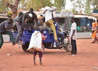Suspension des transports en commun : les tricycles ont pris le relais à Ziniaré
