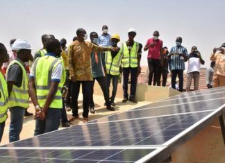Projet back up solaire phase I: Le ministre Bachir Ouédraogo visite des installations