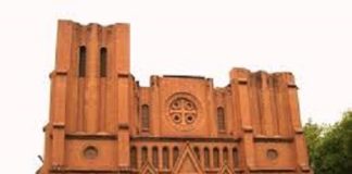 Lutte contre le coronavirus: Les messes publiques et les catéchèses suspendues