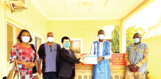 La ville de Zhengzhou fait don de matériel de protection aux déplacés internes