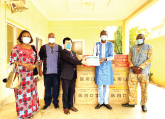 La ville de Zhengzhou fait don de matériel de protection aux déplacés internes