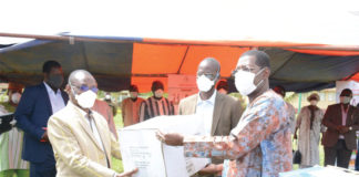 Lutte contre le COVID-19: 60 000 masques et 3 000 combinaisons venus du Parlement