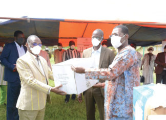 Lutte contre le COVID-19: 60 000 masques et 3 000 combinaisons venus du Parlement