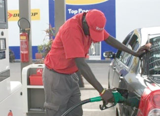 Baisse du prix du carburant: Inopportune, selon des consommateurs