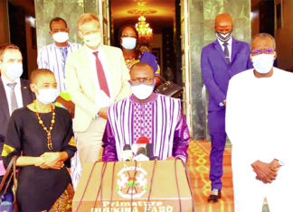 Elections de novembre 2020 : la troïka des partenaires apporte 12 milliards F CFA