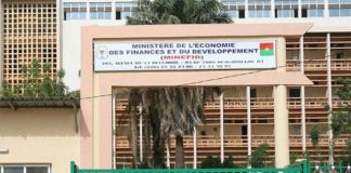 Communiquer de presse: La CS-MEF analyse la révocation des trois travailleurs des impôts