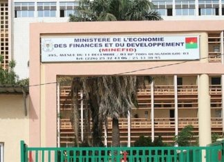 Communiquer de presse: La CS-MEF analyse la révocation des trois travailleurs des impôts