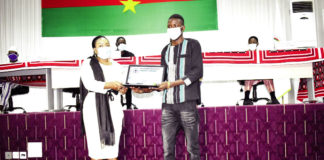 Promesse de Roch Marc Christian Kaboré : Les premiers étudiants reçoivent leurs ordinateurs