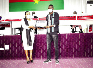 Promesse de Roch Marc Christian Kaboré : Les premiers étudiants reçoivent leurs ordinateurs