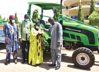 Développement agricole : Les producteurs semenciers reçoivent 64 tracteurs