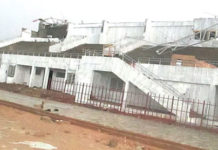 Toiture décoiffée du stade de Tenkodogo : Les services techniques font le constat sur le chantier