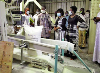 Stratégie nationale d’industrialisation : le ministre du Commerce à Phytofla et à MINOFA