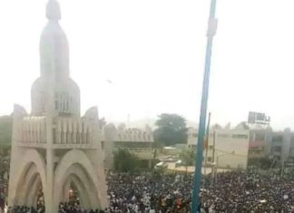 Mali: des populations dans les rues de Bamako pour demander le départ du président