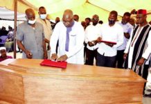 Inhumation du maire de Pensa : Souleymane Zabré, élevé au rang d’officier de l’Ordre du mérite burkinabè