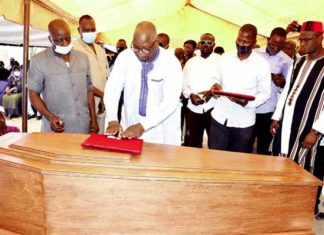 Inhumation du maire de Pensa : Souleymane Zabré, élevé au rang d’officier de l’Ordre du mérite burkinabè