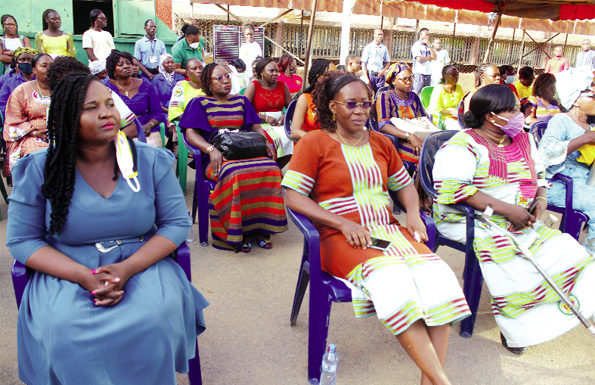 Soutien aux personnes vulnérables : des veuves des FDS reçoivent des vivres