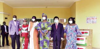 COVID-19:la Première dame chinoise offre du matériel à son homologue du Burkina