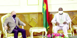 Elections de novembre 2020 : L’ambassadeur français Luc Hallade échange avec le Premier ministre