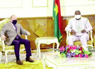 Elections de novembre 2020 : L’ambassadeur français Luc Hallade échange avec le Premier ministre