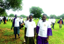 Commune de Bondoukuy: des jeunes reverdissent la cour du lycée de Ouakara