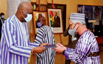 Diplomatie : Six nouveaux ambassadeurs accredités au Burkina