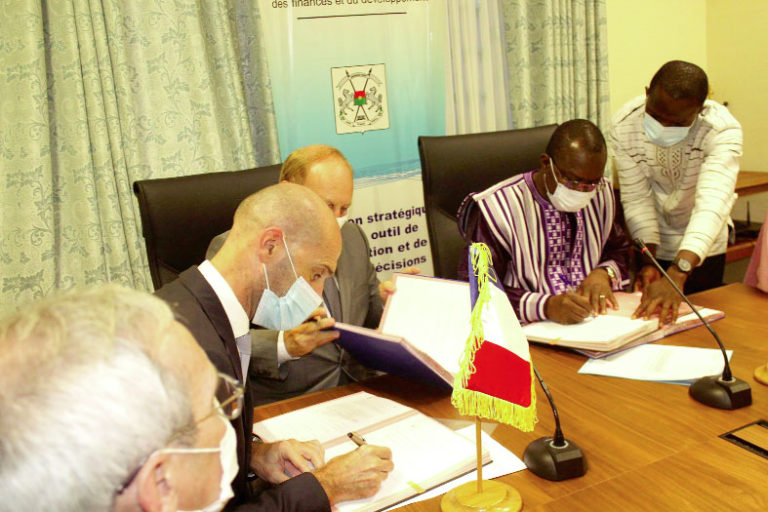 Projet filets sociaux: L’AFD  finance l’extension aux zones non loties de Ouagadougou