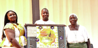 Promotion du Faso Dan Fani : Les tisseuses reconnaissantes à leur ministre de tutelle