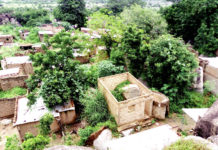 Village de Koro dans les Hauts-Bassins : Ils vivent en hauteur et cultivent en bas