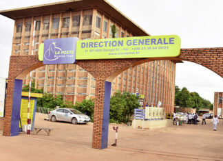 La Poste Burkina Faso :Les couleurs nationales exaltées