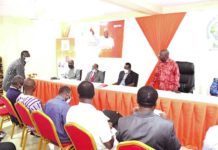 La majorité présidentielle échange avec des observateurs