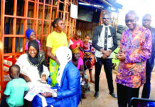 Claude Aimé Tassembedo, au contact des électeurs de Sya