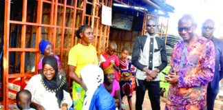 Claude Aimé Tassembedo, au contact des électeurs de Sya