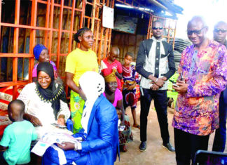 Claude Aimé Tassembedo, au contact des électeurs de Sya