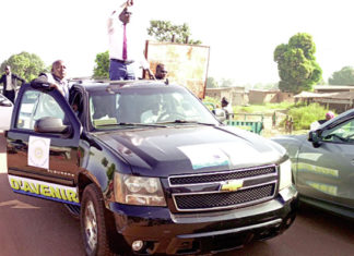 Abdoulaye Soma accueilli en fanfare à Banfora