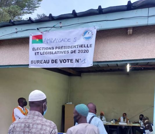 Côte d’Ivoire : les compatriotes accomplissent leur devoir civique