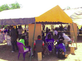 Des bureaux de vote à « l’air libre » à Ziniaré