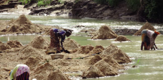 Ramassage de sable à Gon-Boussougou : De l’« or » sur les berges des rivières