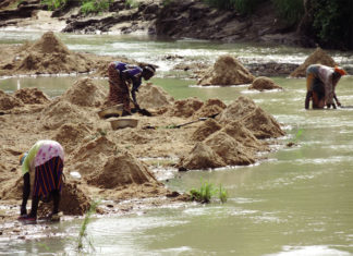 Ramassage de sable à Gon-Boussougou : De l’« or » sur les berges des rivières