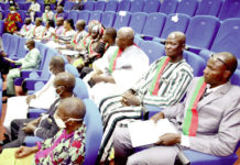 Gestion de la COVID -19 Les députés déplorent des « tâtonnements »