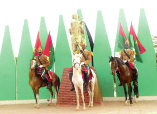 La cavalerie rouge défilera en tenue de dozos