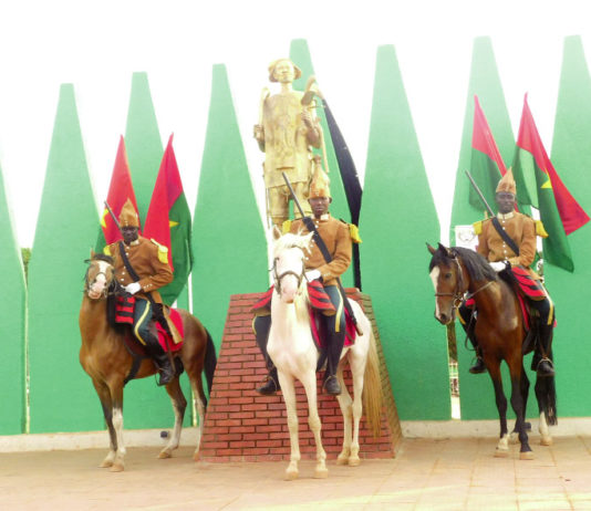 La cavalerie rouge défilera en tenue de dozos