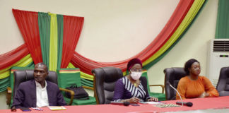 Journée internationale de la démocratie: la relève générationnelle au Burkina en débat