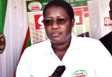 11-Décembre à Banfora : Le stand des Editions Sidwaya séduit des visiteurs