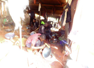 Bobo-Dioulasso : dans l’univers des ferrailleurs