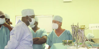 Chirurgie cardiaque à Tengandogo: le ministre Charlemagne Ouédraogo encourage les spécialistes