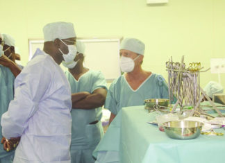 Chirurgie cardiaque à Tengandogo: le ministre Charlemagne Ouédraogo encourage les spécialistes