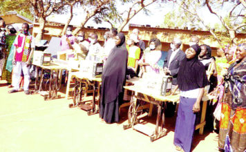 Institut des jeunes sourds du Faso : Des kits d’installation pour des couturiers et coiffeuses