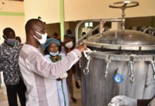 Transformation des produits locaux: Le ministre Harouna Kaboré encourage deux amazones